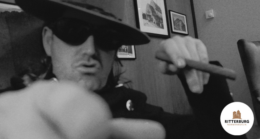 LandesWelle präsentiert: UDOPIE – Udo Lindenberg Tribute Show & Yesterhits Party mit Dirk Sipp