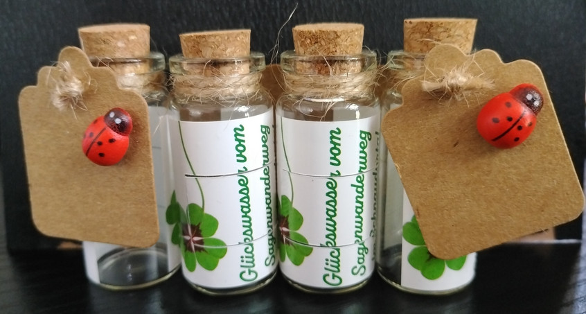 Glückwasserschöpfen an der Landesgrenze